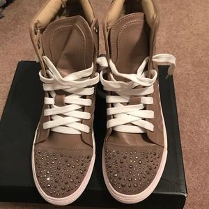 *NEW* Fashionable stylish walking shoes